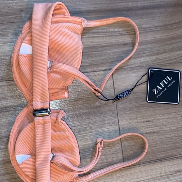 Zaful swimsuit top never worn with tags - Picture 2 of 4